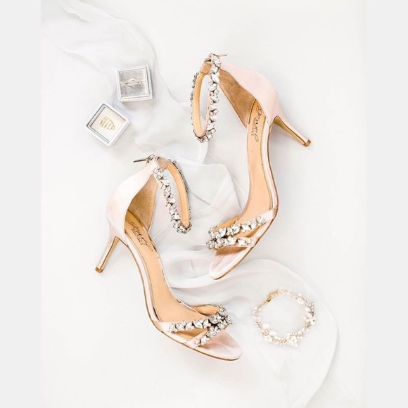 jewel by badgley mischka gia heels